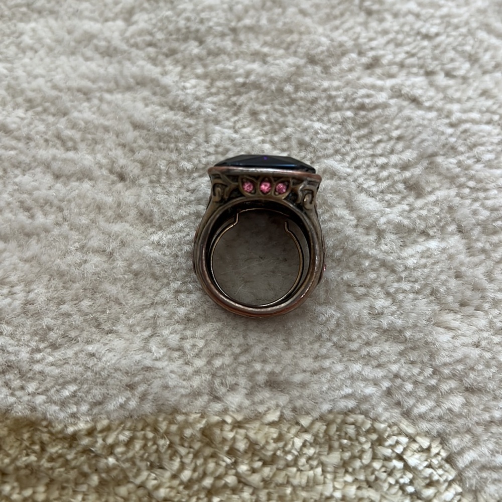 Rings - Picture 5 of 9
